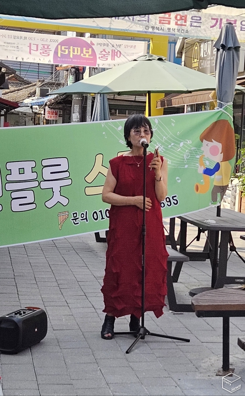 한 여름 낮의 '단풍이 왔다'는 박경순 시인의 시로 참여자들은 그리움의 대상을 그리워해보기도 한다. 