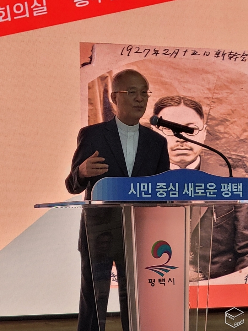 강지원 상임공동대표는 40여년간의 학술 연구결과를 바탕으로 서훈이 상향되어야 한다는 명분을 설명했다. 