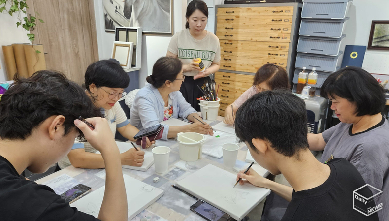 11회차 문화장터는 그림으로 소통하는 장이 되었다. 스케치부터~