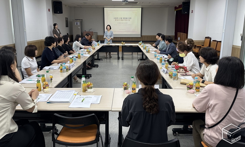 시는 원활한 사업추진을 위해 동 지역사회보장협의체 특화사업으로 선정해 5개동(일동, 해양동, 백운동, 선부1동, 선부3동)을 먼저 시범운영한다.