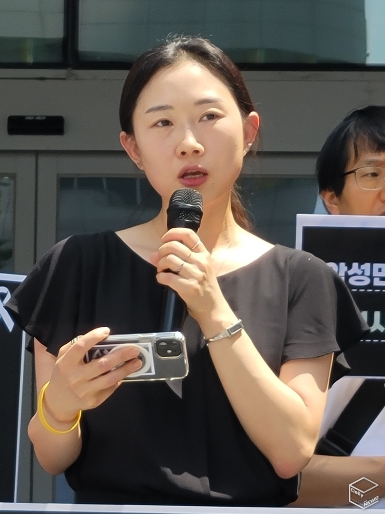 박혜연 오현초등학교 교사는 현장발언을 통해 그간 교사들이 겪은 고충을 토로했다. 