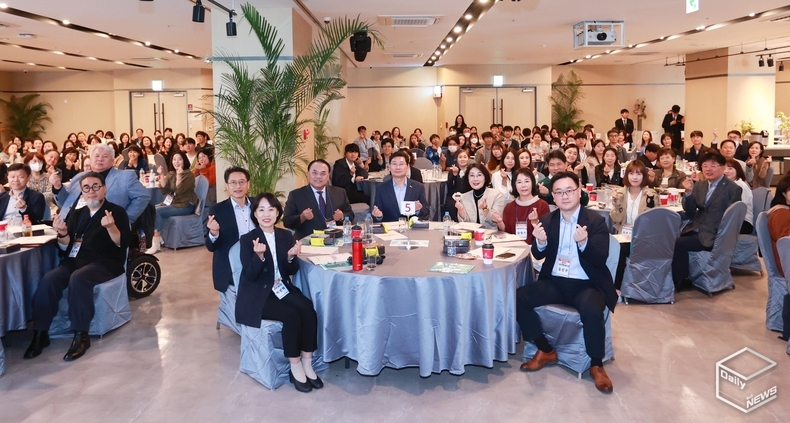 이상일 시장을 초청해 진행된 강연에는 160여명의 사회복지시설 관계자가 참석해 경청했다. 