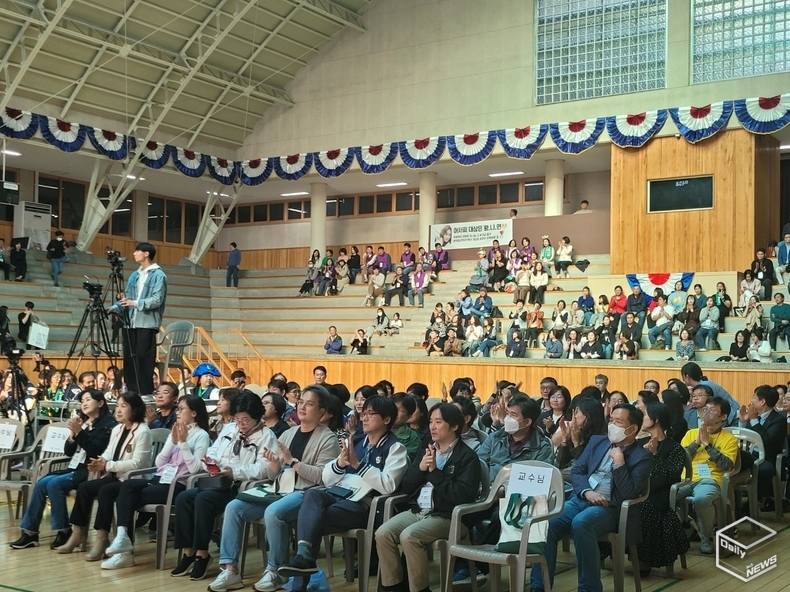 서울사이버대학교 2023년 한마음대축제에 교수, 재학생, 동문 1000여 명이 함께해 성황을 이루었다.