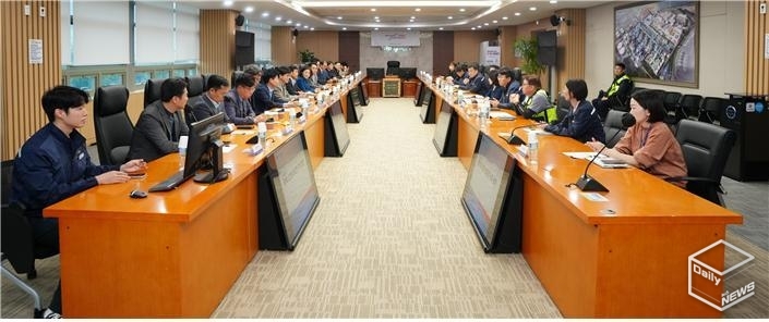 이날 ‘ESG 연구회’는 한국서부발전 ESG경영 추진현황에 관한 내용을 청취하고 ESG 관련 이슈 및 쟁점에 관해 관련자들과 논의했다.
