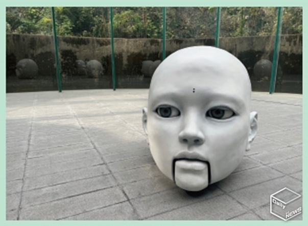 2022, 복합매체, AI기반의 인터랙티브 조각, ChatGPT와 작가 제작 인공지능 코드를 혼합 적용한 모델