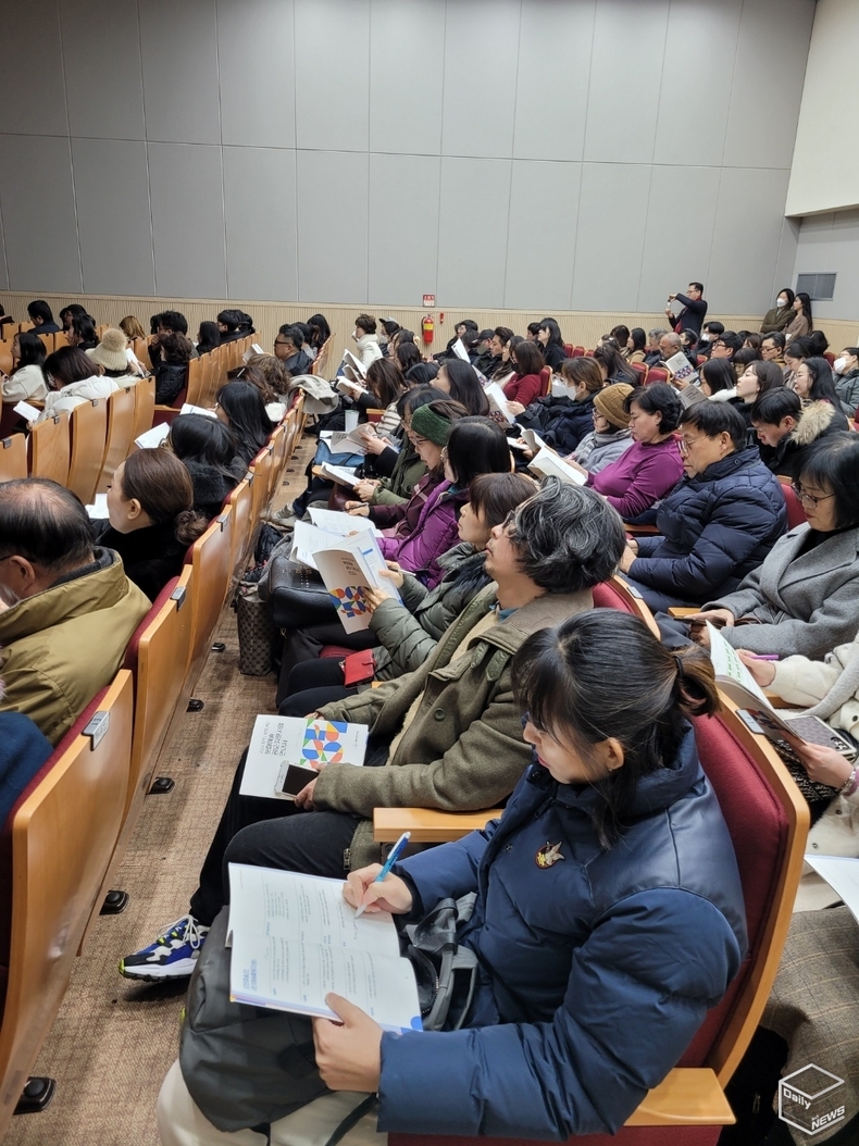 참석자들은 사업설명 세부적 안내서를 받아 전반적인 내용을 파악할 수 있었다. 
