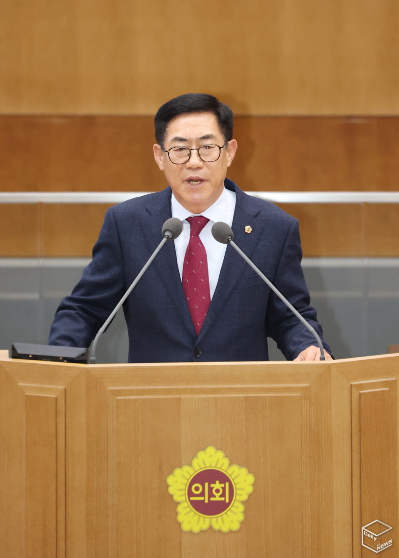 박명수 의원은 소규모 산업단지에 대한 경기도의 심의 권한을 시·군으로 이양하여 인허가 속도를 높여야 한다고 주장했다.