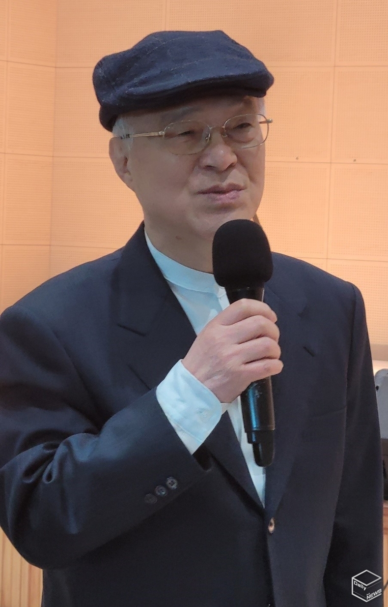 강지훈 회장은 민세중학교에서 열린 문화제가 큰 화제라고 전한다. 