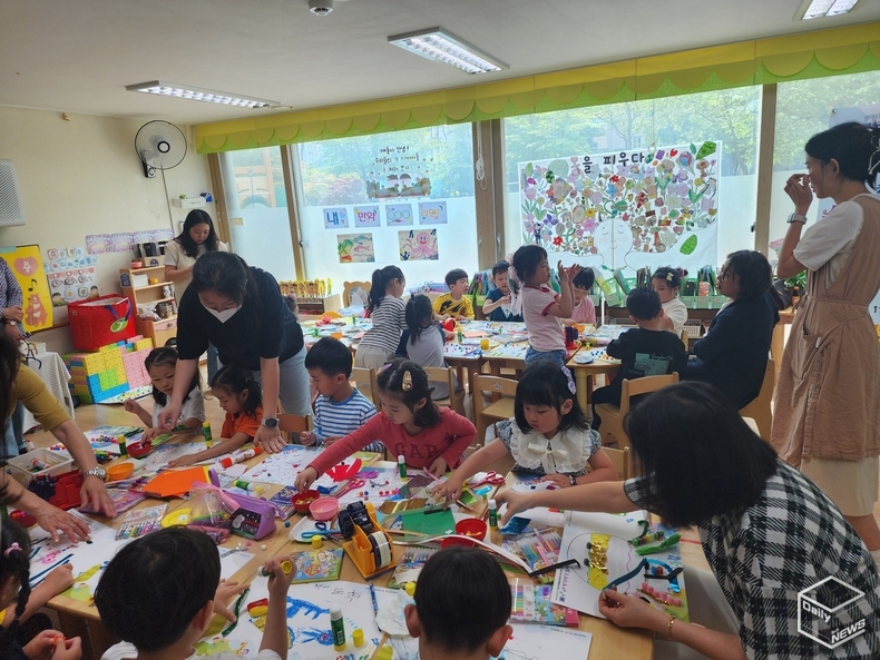 5~6세 '호호 하하 속닥속닥 놀이터'가 21일 방글방글 어린이집 22명의 유아들을 대상으로 진행됐다.
