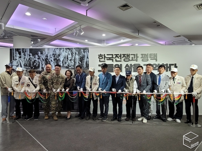 평택시는 호국보훈의 달을 맞아 오는 30일까지 평택남부문예회관 전시실에서 한국전쟁 관련 전시회를 개최한다. 