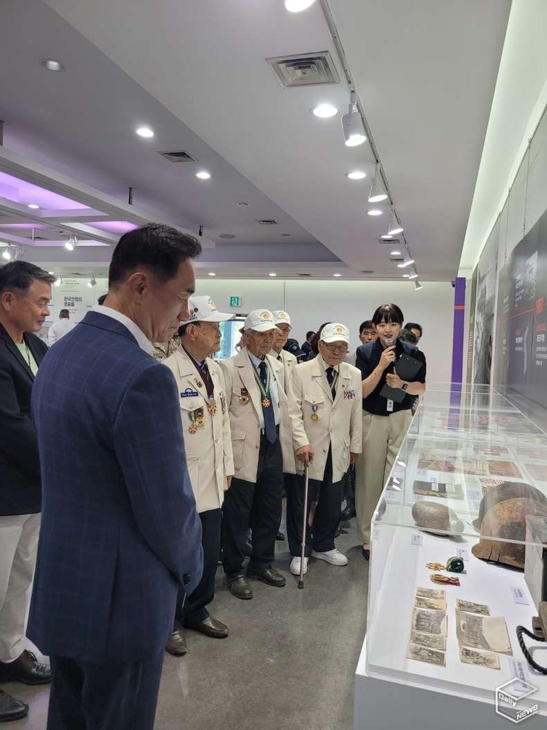 전시회에서는 한국전쟁의 발발 과정과 전쟁 이후의 평택을 살펴볼 수 있다. 