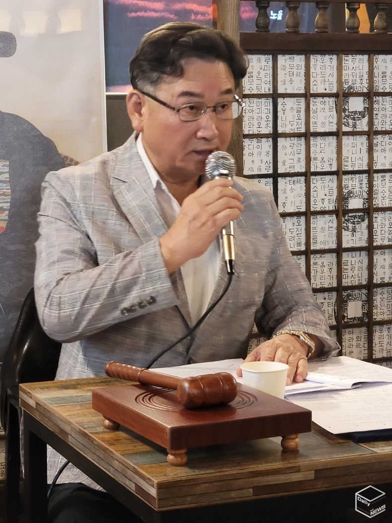 정기총회 임시의장을 맡은이동훈 (사)평택시발전협의회장