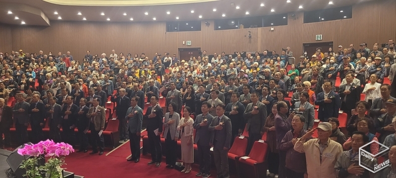 제28회 노인의 날에 600여명의 어르신들이 참석해 행사를 기념하고 축하했다. 