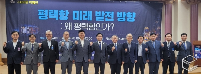 이병진 의원(왼쪽6번째)와 발제자, 토론자
