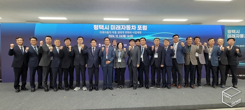 정장선시장(왼쪽 여덟번째)과 주요내빈