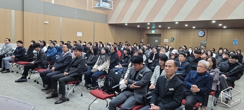 강연회에는 강정구 의장을 비롯 120여명이 참석해 경청했다. 