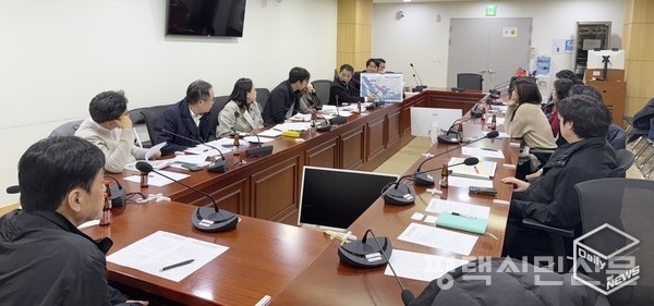 이병진 국회의원이 2024년 1월 27일 국회의원회관 제6간담회실에서 개최한 ‘포승~평택 철도 3공구(안중역~평택항) 철도사업 조기 추진 협의체 구성 회의’(사진제공=평택시민신문)