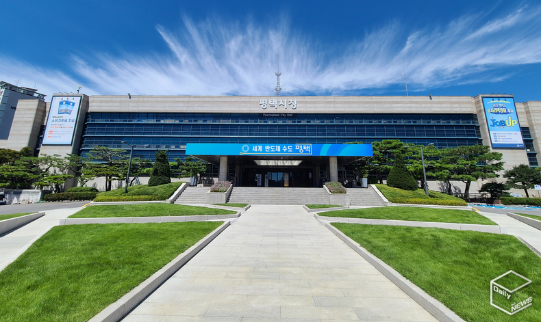 평택시는 정부와 경기도에 특별재난지역 선포를 건의한 결과 최종적으로 특별재난지역으로 지정됐다고 18일 밝혔다. 