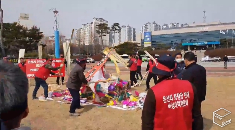 이날 집회는 상여 퍼포먼스와 가두 행진 등을 통해 지역 주민들의 강한 의지를 표명했다.(사진=경기도일간기자단)