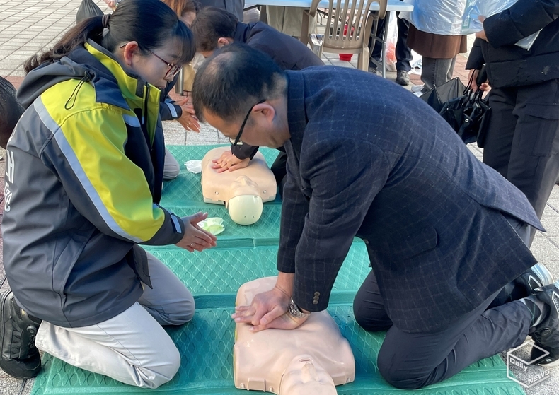 김승남 서장은 "앞으로도 시민들이 위급한 순간에 침착하게 대응할 수 있도록 다양한 교육 기회를 제공하겠다"고 밝혔다.(사진=송탄소방서)