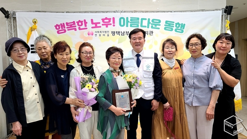 아름다운 인생 배태분 할머니(왼쪽에서 다섯번째(사진=더 나눔)