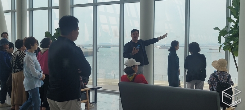 신국제여객터미널에서 본 평택항