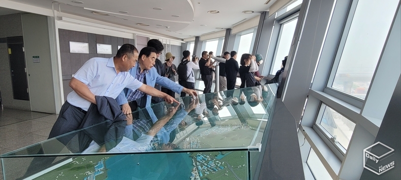 마린센터 전망대에서 본 평택항