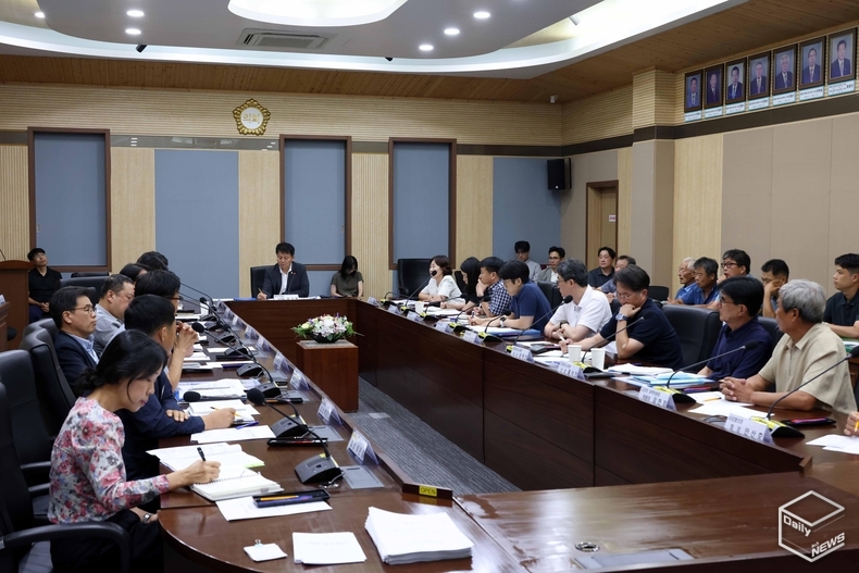 이기형 시의원은 2일 '고덕국제신도시 3단계 성토공사로 인한 주민 갈등 해결을 위한 간담회'를 개최했다.(사진=평택시의회)