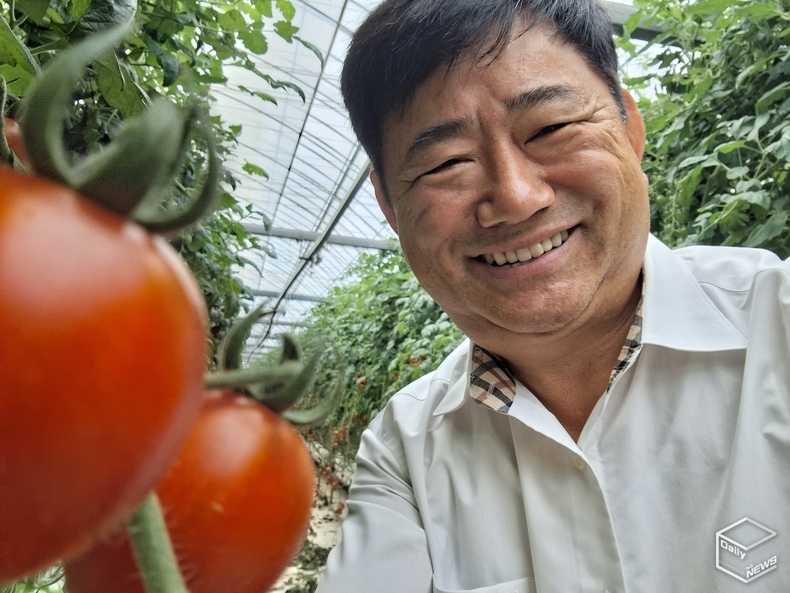 4000여평이 넘는 '평화농원'을 경영하는 정문호 대표