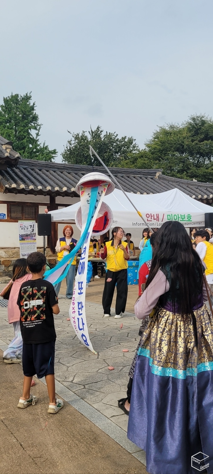 액운을 몰아내는 박 터트리기(사진=강경숙 기자)