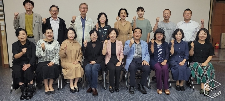 간담회는 최선자 의원의 주관으로 예총관계자, 시민예술대학 강사, 평택시 관계자가 모여 의견을 나눴다.(사진=강경숙 기자)