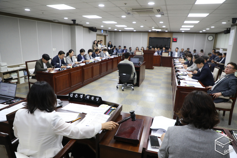 김은경 수원특례시의회 의원이 예산결산특별위원장 재임 중 연합회 관련 예산이 편성·통과된 정황이 알려지면서 ‘이해충돌’ 논란도 불거지고 있다.(사진=경기도일간기자단) 