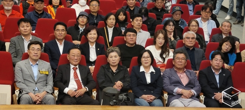 이번 행사는 단순한 창립 기념행사를 넘어서 최원용 대표의 평택 발전을 위한 실질적 담론의 장으로 이어졌다.(사진=강경숙 기자)