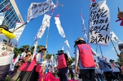 “미군기지 우리땅! 우리가 찾는다! 평화협정 or OUT”