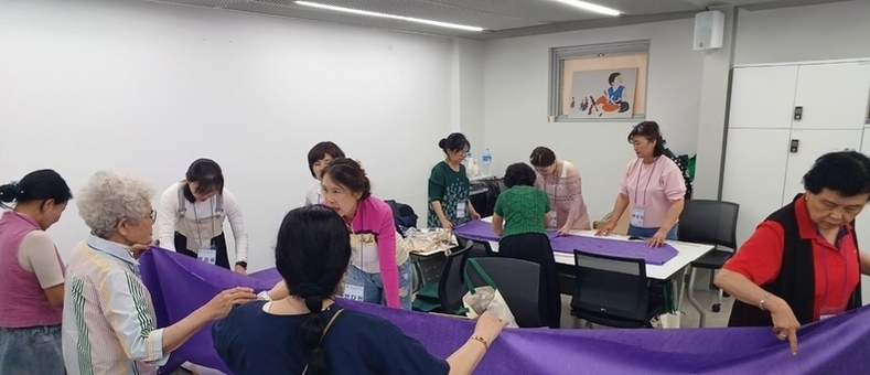 한 땀 한 땀 손바느질로 완성하는 ‘임금님 만나러 가는 길’