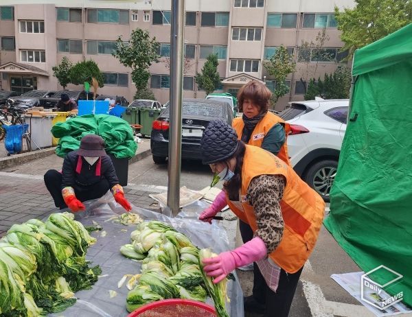 평택시 고덕면 태평아파트 입주자대표회, '이웃사랑 김장 나눔 행사'
