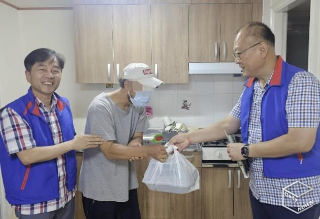 수원시 장안구 정자3동 지역사회보장협의체, 돌봄이 필요한 가정 방문 및 복지서비스 점검