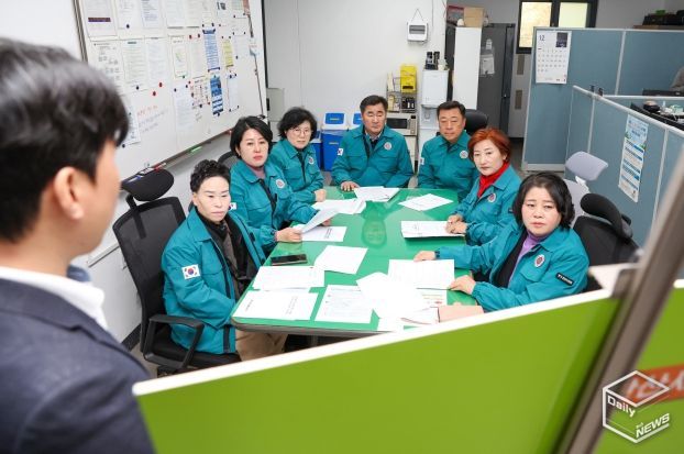 안산시의회 예산결산특별위원회가 13일 제294회 제2차 정례회 중 현장활동을 실시했다. 사진은 이날 안산 공동구시설을 방문한 예산결산특별위원회 위원들의 모습.