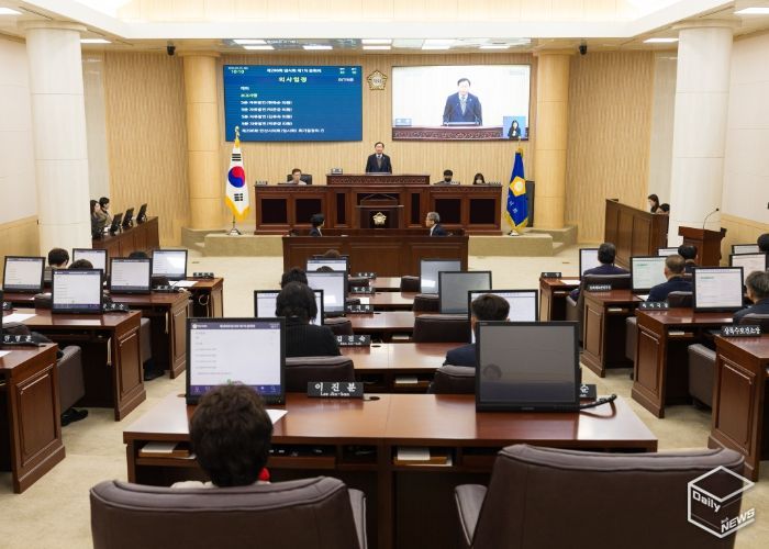 안산시의회가 25일 제296회 임시회 제1차 본회의를 개최했다. 사진은 이날 본회의 중 한 장면.