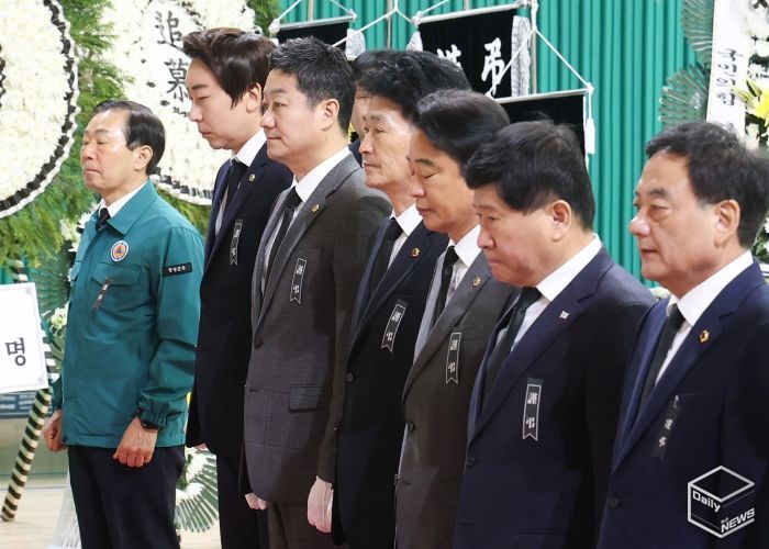 경기도의회 김진경 의장, 26일 ‘산청 산불진화 희생자 합동분향소’ 조문