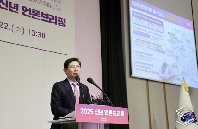 지난 1월 22일 신년 언론브리핑에서 광역 철도망 구축 계획을 설명하고 있는 이상일 용인특례시장