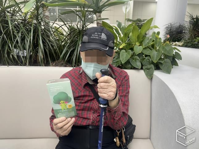 “산불 피해 지역에 전달해 달라”며 수원시 새빛민원실에 성금을 전해주신 어르신