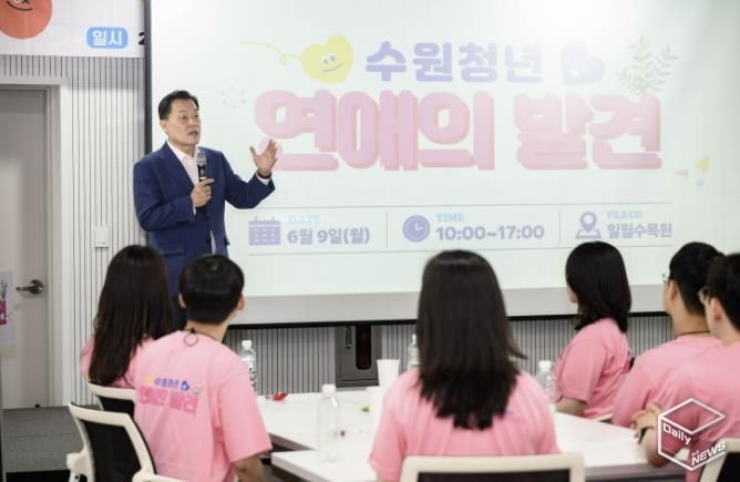 이재준 수원시장이 인사말을 하고 있다