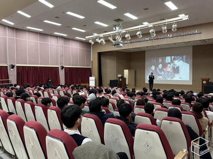 안성시청소년상담복지센터, 두원공업고등학교 연계 '진로 토크콘서트' 성료