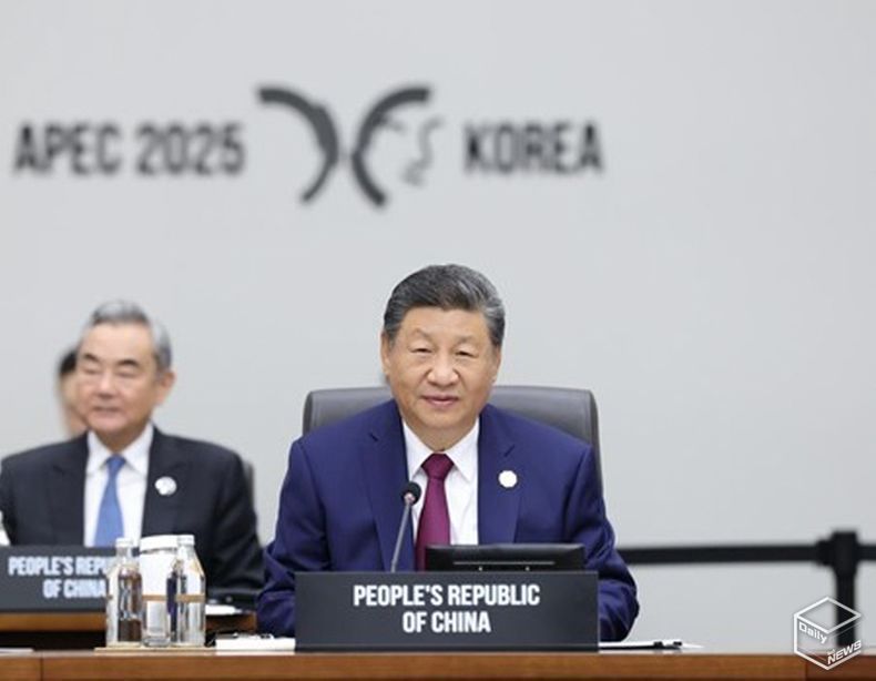 31일 오전 시진핑(習近平) 중국 국가주석은 '제32차 아시아태평양경제협력체(APEC) 경제체 지도자회의' 제1세션 회의에 참석해 '보혜·포용의 개방형 아시아태평양 경제를 공동 건설하자'는 제목의 중요 연설을 했다. (사진/신화통신)