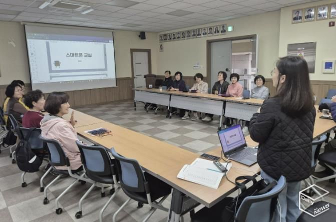 수원시 장안구 조원1동, 시니어 스마트폰 활용 특성화 프로그램 개강