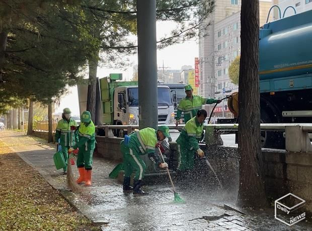 수원시 장안구, 은행나무 열매 다량 발생지 물세척 청소 실시