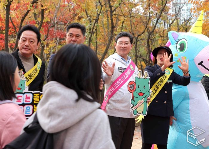 이상일 용인특례시장은 6일 용인백현초에서 열린 어린이 교통안전 캠페인에 참여했다