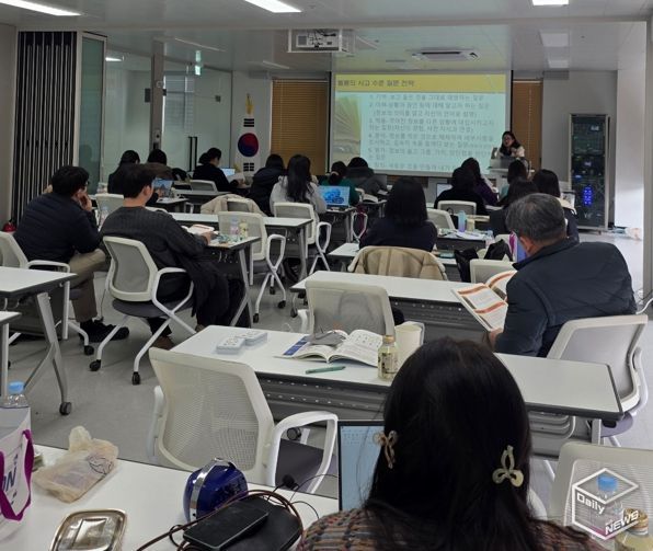 안산교육지원청, '2025 하이러닝 기반 질문·토론·성장이 있는 AI 교실' 직무연수 운영