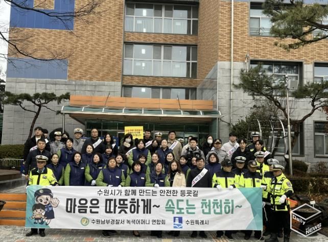 캠페인 참가자들이 함께하고 있다.